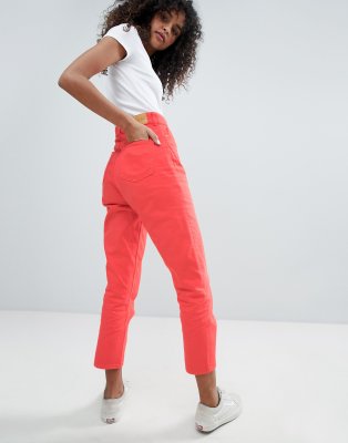 Monki - Taiki - Rode mom jeans met hoge taille | ASOS