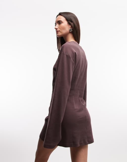 Monki – Tailliertes, langärmliges Mini-T-Shirt-Kleid in Dunkelbraun, 4 von 4