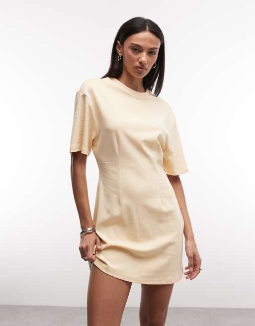 Monki – Tailliertes Mini-T-Shirt-Kleid in Buttergelb, 2 von 4