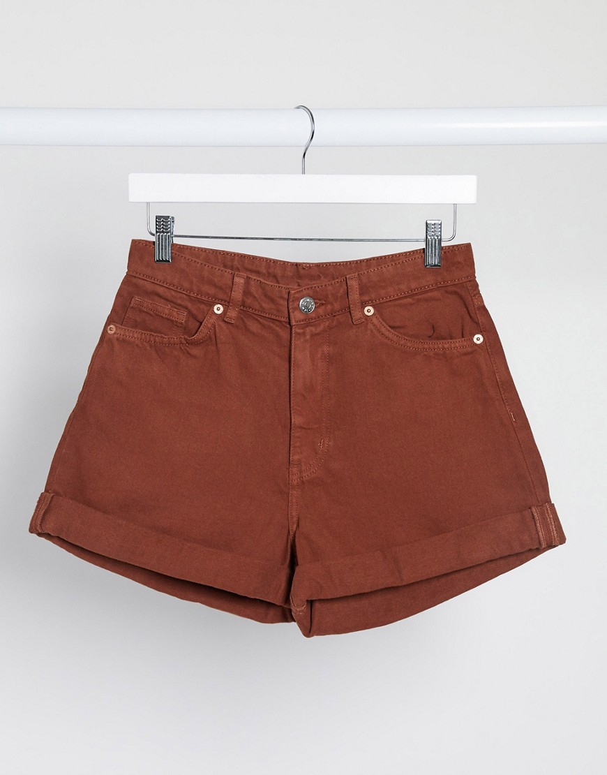 Monki Tallie - Pantaloncini di jeans marroni in cotone organico-Marrone