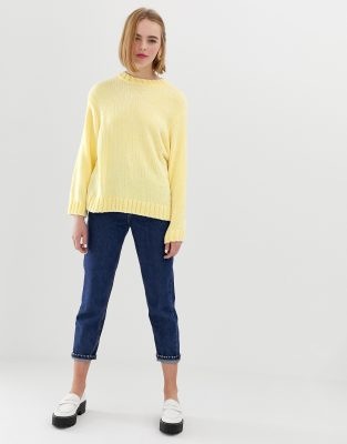 light yellow sweater outfit