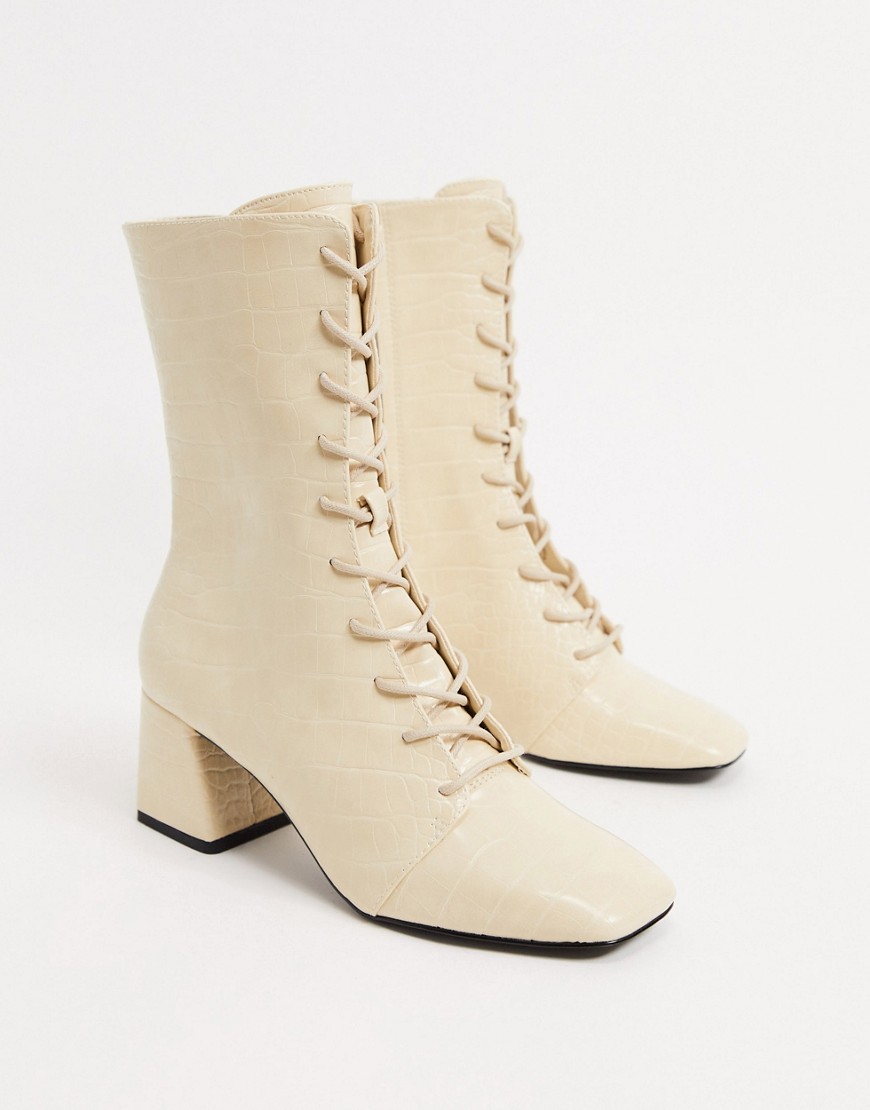 Monki – Thelma – Gula boots i läderimitation med klack och snörning