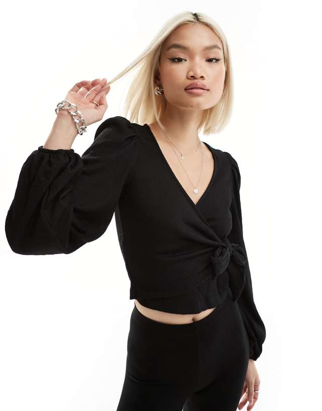 Monki - tie detail wrap top in black