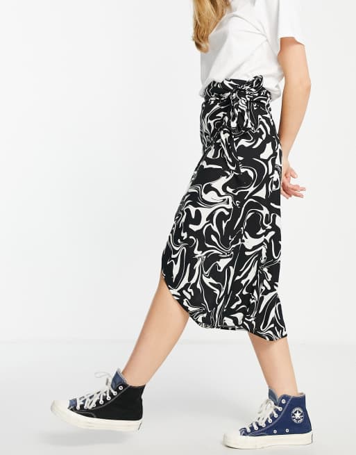 Monki tie side beach skirt in black wave print