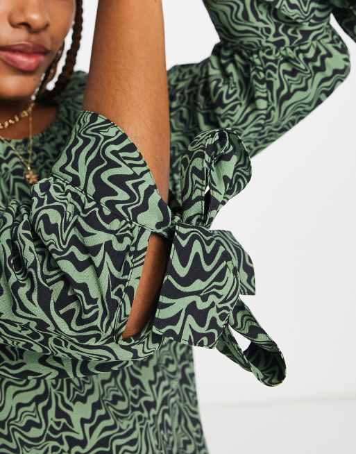 Monki tie sleeve smock midi dress in green swirl レディース-