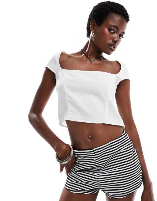 Monki - Top à manches courtes et encolure carrée avec dos ouvert - Blanc cassé