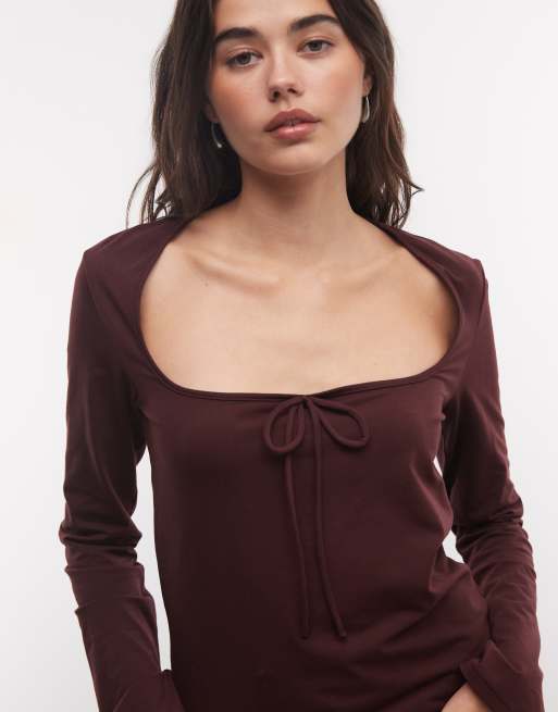 Monki top acampanado de manga larga en rojo oscuro, 3 de 4