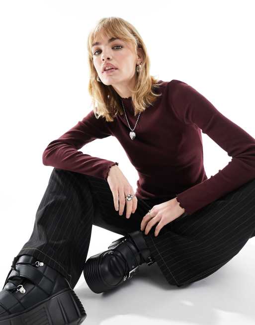 Monki - Top accollato rosso a maniche lunghe con bordi smerlati