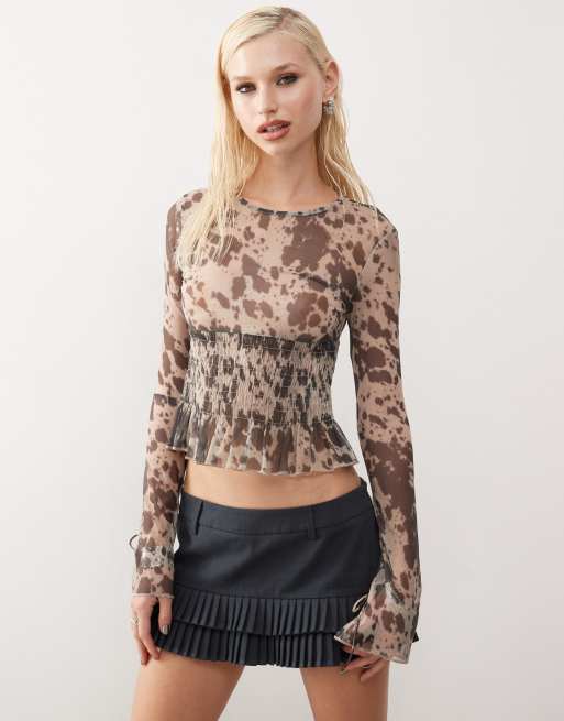 Monki - Top arricciato in rete a maniche lunghe marrone con stampa pezzata
