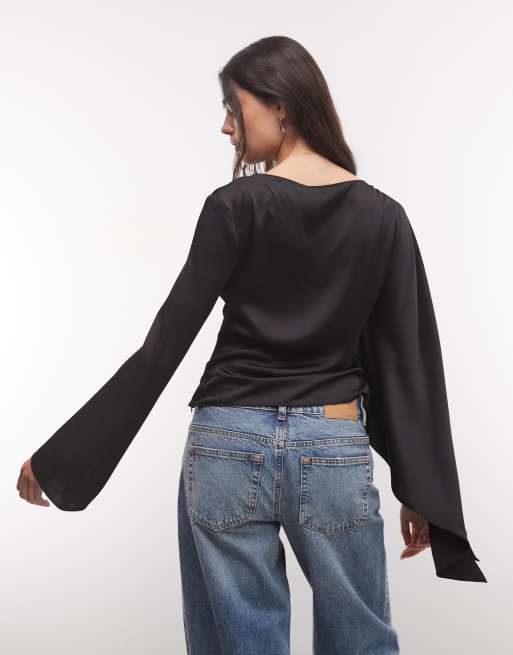 Monki top de manga larga drapeado de satén con capa en negro, 4 de 4