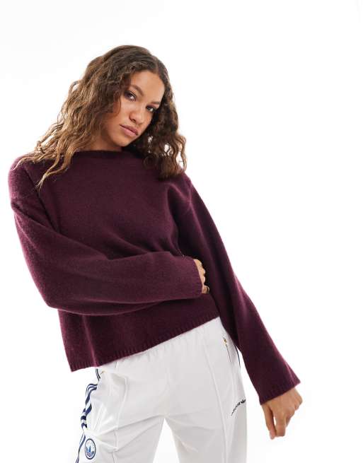 Monki - Top en maille à encolure bateau et épaules dénudées - Prune foncé