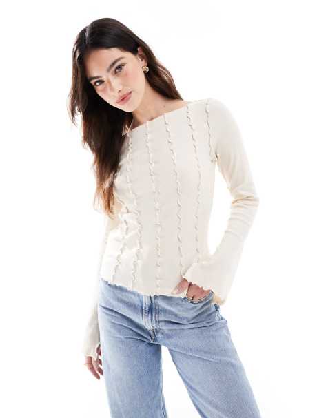 Monki - Top in jersey a coste con cuciture overlock beige chiaro - view 1