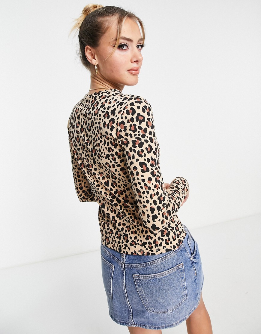 Top in jersey a maniche lunghe con stampa leopardata-Marrone - Monki T-shirt donna  - immagine2
