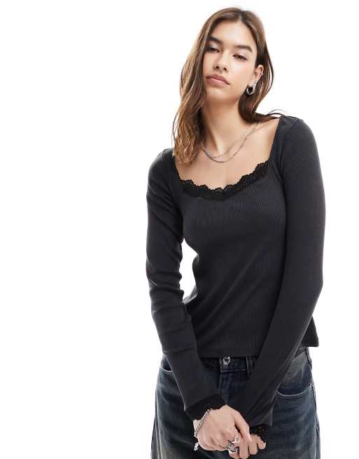 Monki - Top met lange mouwen en sweetheart-halslijn in zwart met wassing en kanten randje