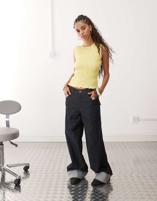 Monki - Top senza maniche arricciato a punto smock giallo con volant sul fondo, 2 di 4