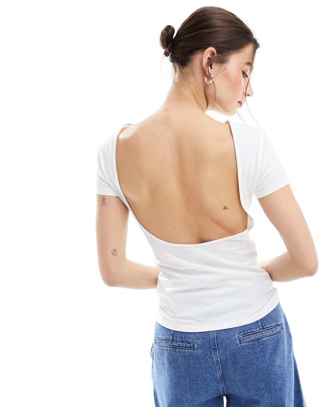 Monki - top with short sleeves and low back in white