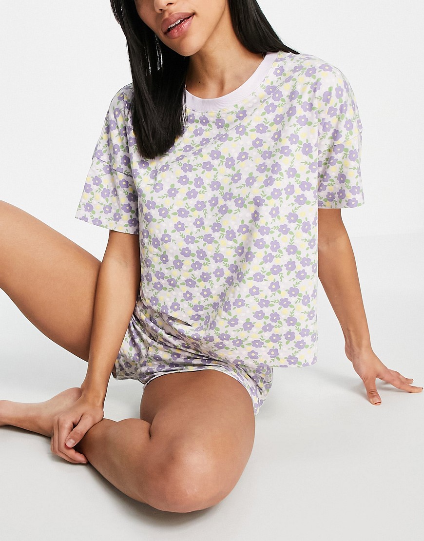 Monki - Tova - Pyjamaset van biologisch katoen met bloemenprint in lila-Paars