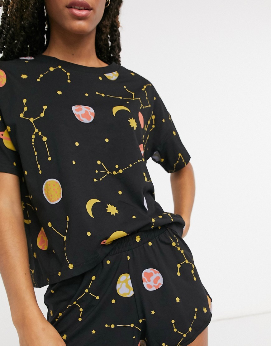 Monki - Tova - Pyjamaset van organisch katoen met planetenprint in zwart