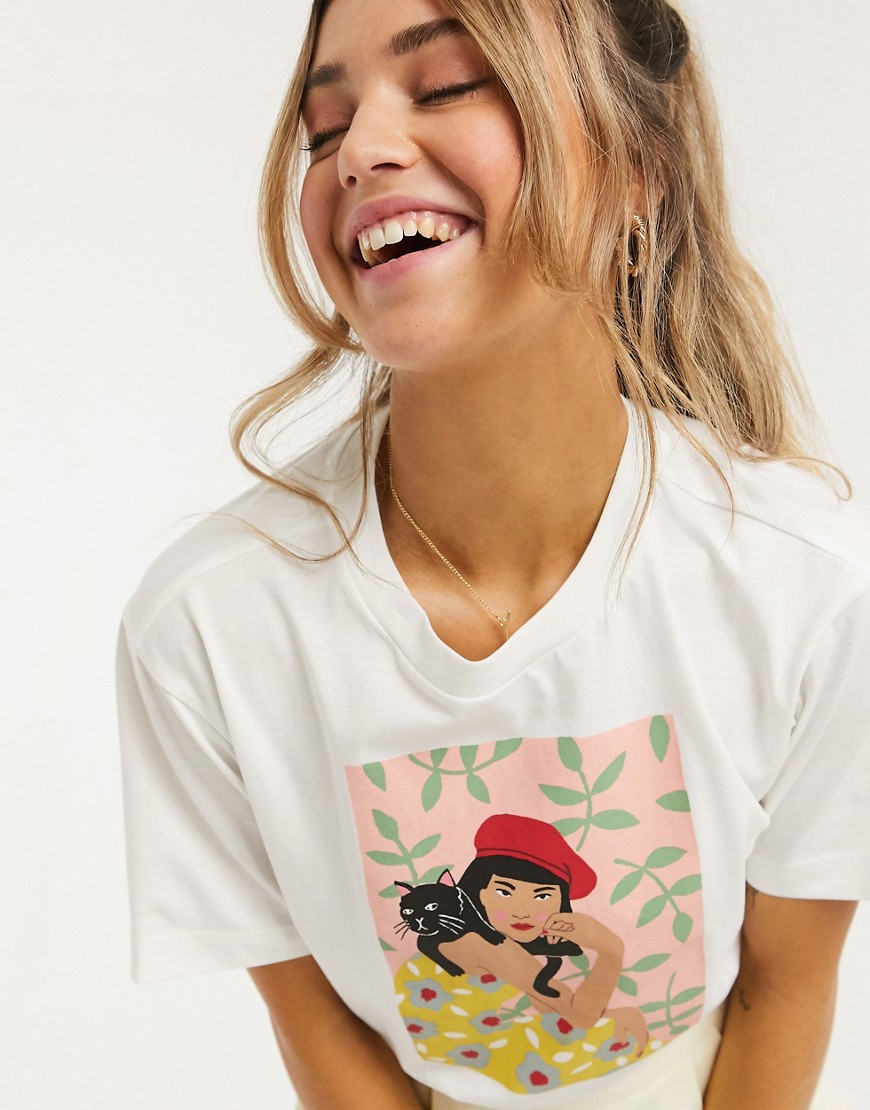 Monki – Tovi – Naturvit t-shirt med flicka och katt-Flerfärgad