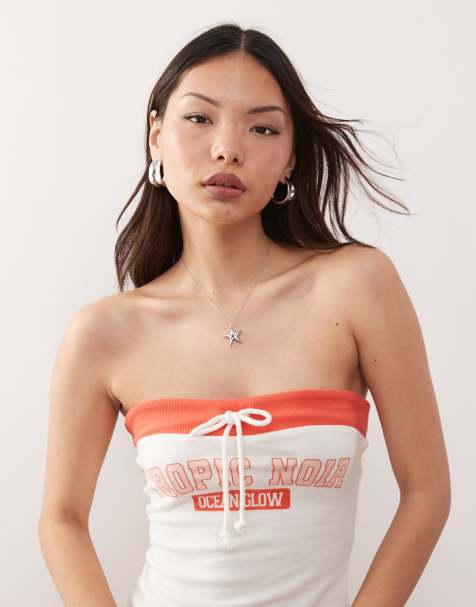 Monki – Trägerloses Bandeau-Oberteil aus Jersey in Weiß mit „Tropic Noir“-Collegeprint, orangefarbenem Kontrastrand und Schnürung vorn, Kombiteil - view 1