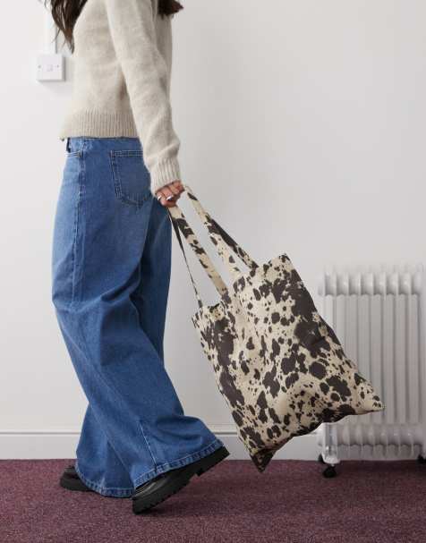 Monki – Tragetasche in Braun mit Kuhfellmuster - view 1