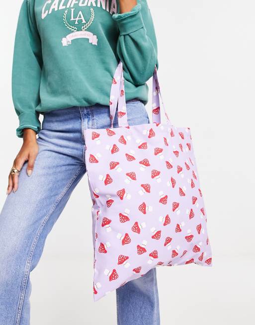 Monki – Tragetasche in Flieder mit Pilzprint
