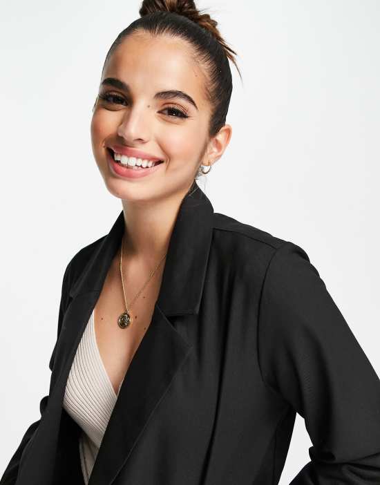 https://images.asos-media.com/products/monki-twiggy-double-breasted-relaxed-blazer-in-black-black/200581886-3?$n_550w$&wid=550&fit=constrain