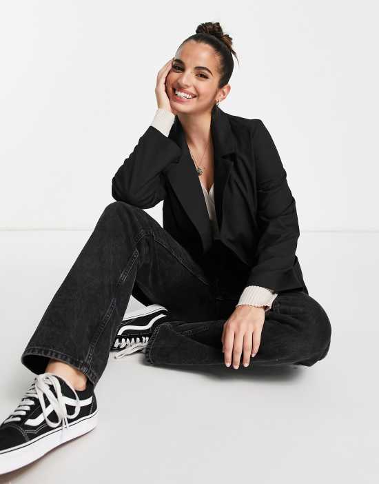 https://images.asos-media.com/products/monki-twiggy-double-breasted-relaxed-blazer-in-black-black/200581886-4?$n_550w$&wid=550&fit=constrain