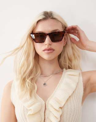 Monki - Übergroße Cat-Eye-Sonnenbrille in brauner Schildpattoptik
