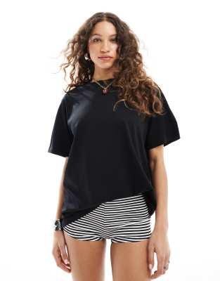 Monki - Übergroßes T-Shirt in Schwarz