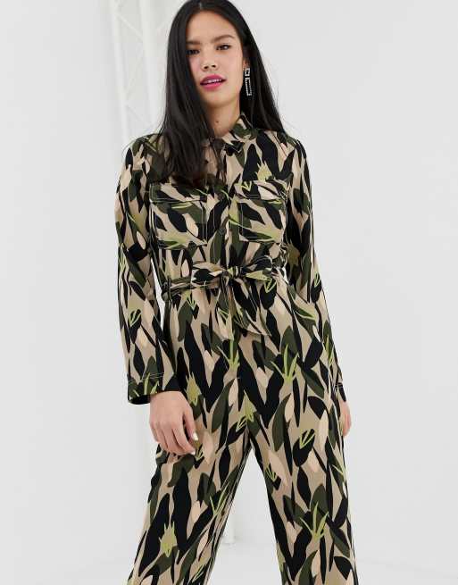 Monki - Utility-overall met oversized zakken en camoprint in groen