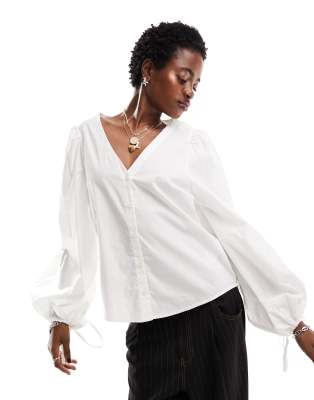 Monki V Neck Blouse With Balloon Sleeves In White