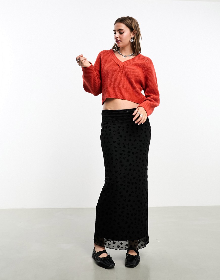 Monki v neck knitted sweater in red