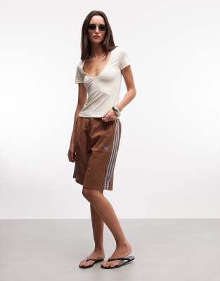 Monki V-neck T-shirt In White