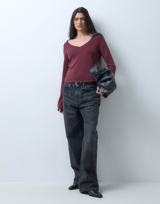 Monki v-ringad långärmad topp i mjukt material, set i bordeaux, 2 av 5