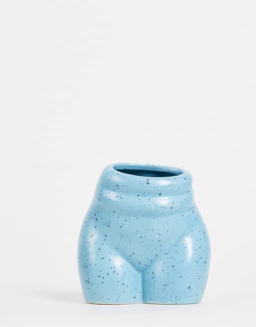 Monki – Vase im Körper-Design in gesprenkeltem Blau