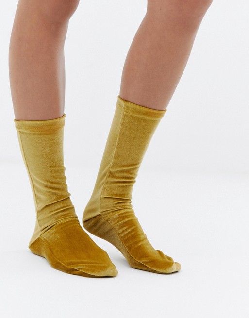 Горчичные носки. Носки Monki. Носки горчичного цвета. Носки горчичного цвета женские.