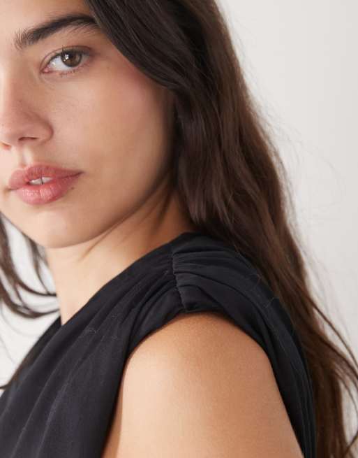 Monki - Vestito corto stretto in vita nero con spalle imbottite e gonna voluminosa, 3 di 4
