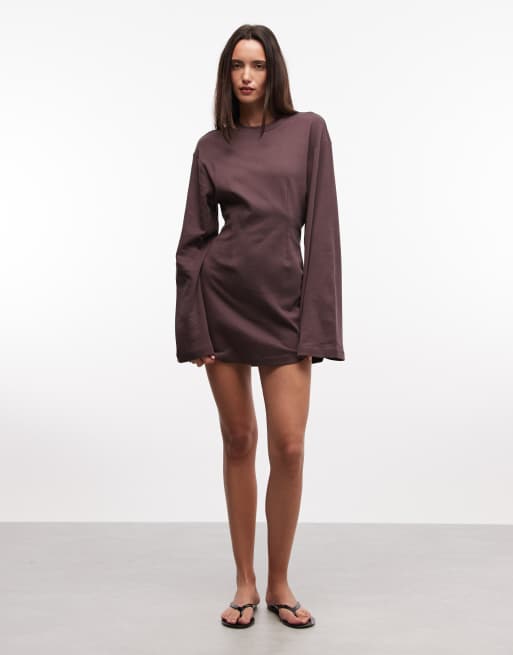 Monki - Vestito T-shirt corto a maniche lunghe stretto in vita marrone scuro, 2 di 4