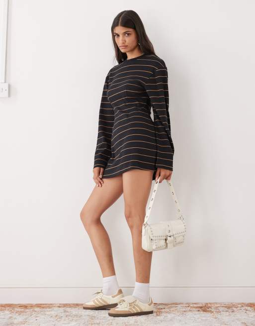Monki - Vestito T-shirt corto a maniche lunghe stretto in vita nero a righe, 2 di 4