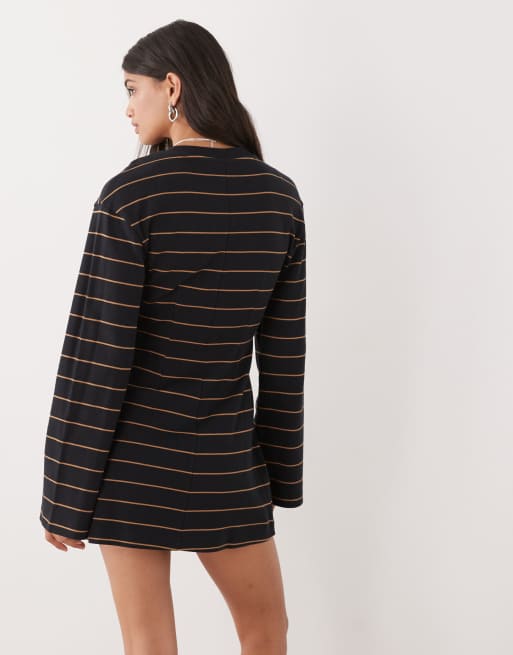 Monki - Vestito T-shirt corto a maniche lunghe stretto in vita nero a righe, 3 di 4