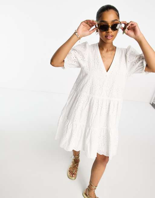 Monki – Vit miniklänning med puffärmar och broderie anglaise