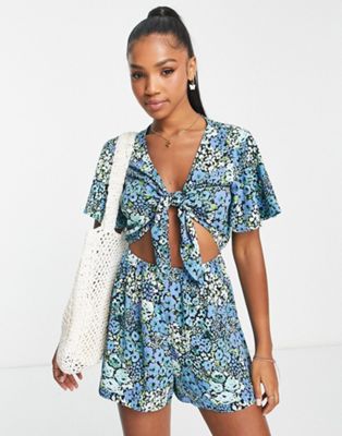 Monki tie front playsuit in blue ditsy floral - ASOS Price Checker