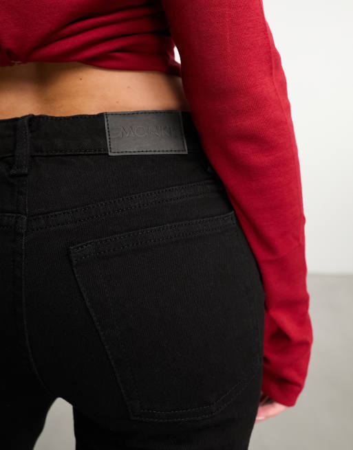 Monki Wakumi low waisted boot cut jeans in dark black , 3 of 5