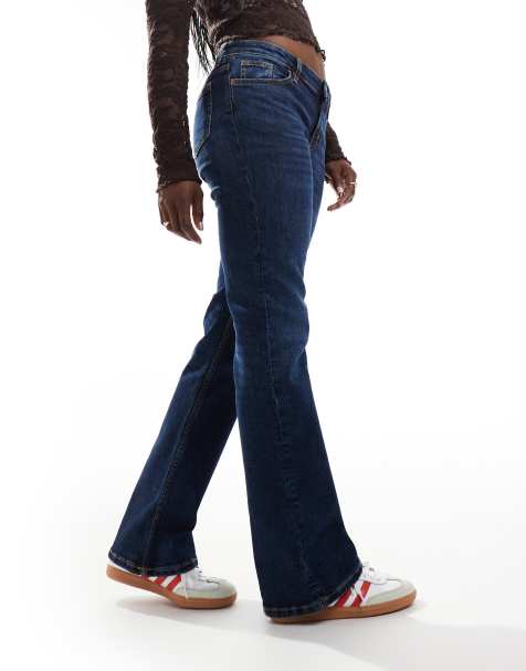 Monki – Wakumi – Mörkblå, tvättade bootcut-jeans med låg midja - view 1
