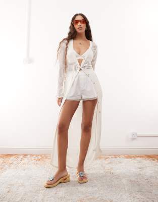 Monki - Weitmaschige Maxi-Strickjacke in Weiß