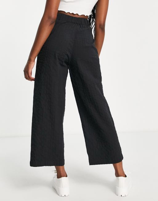 Black Stretch Seersucker Cropped Pants