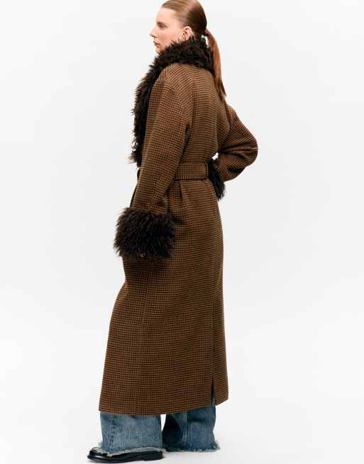 Monki wool look belted maxi coat with faux fur collar and cuffs detailing in brown gingham