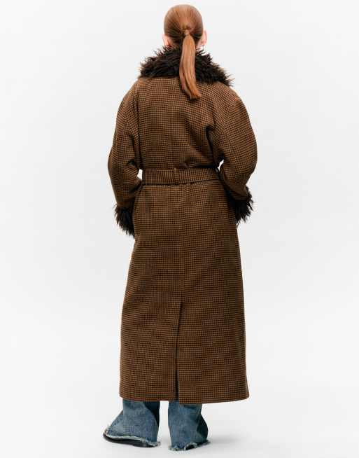 Monki wool look belted maxi coat with faux fur collar and cuffs detailing in brown gingham