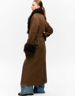 Monki Wool Look Belted Maxi Coat With Faux Fur Collar And Cuffs Detailing In Brown